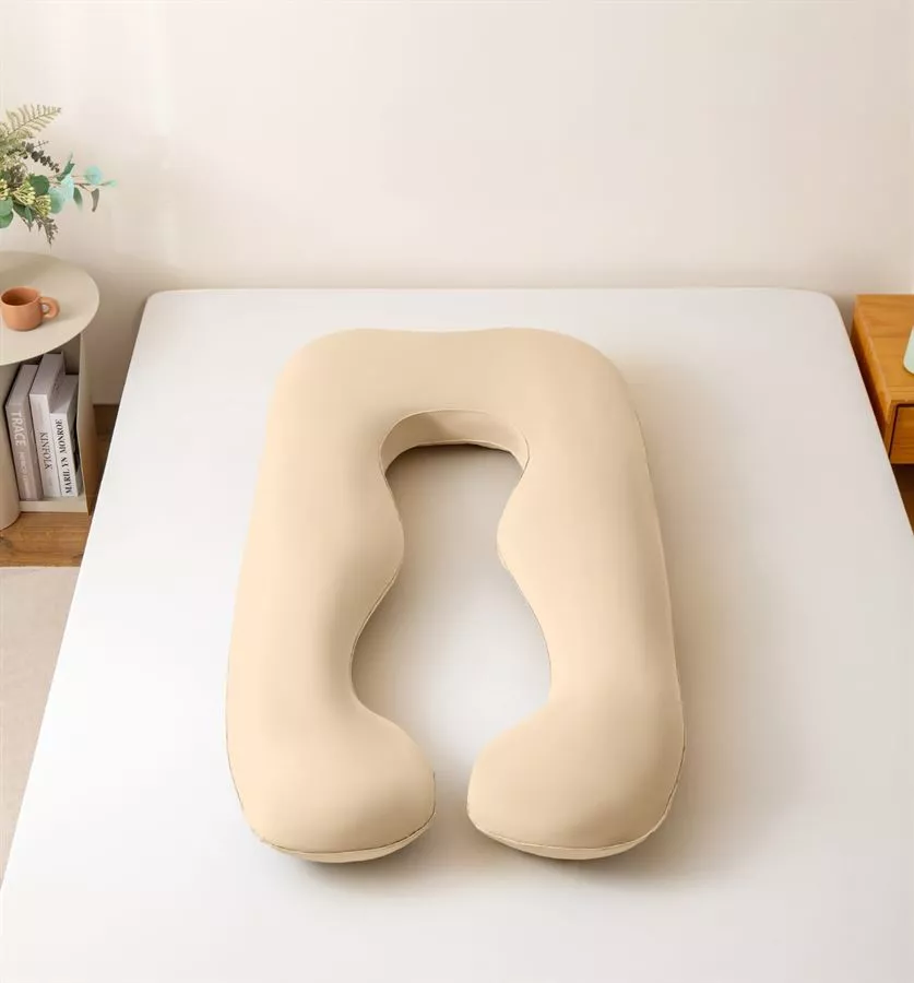 כרית הריון ויסקו מפנקת מבית B.k.import צבע שמנת-קרם